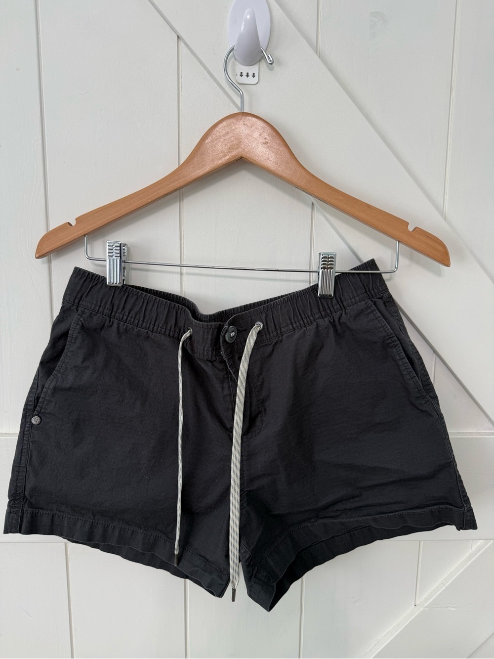 Vuori ripstop shorts size medium